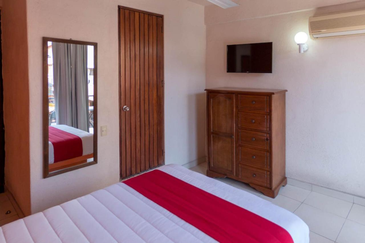 Hotel Casa Bravo Zihuatanejo Exterior photo